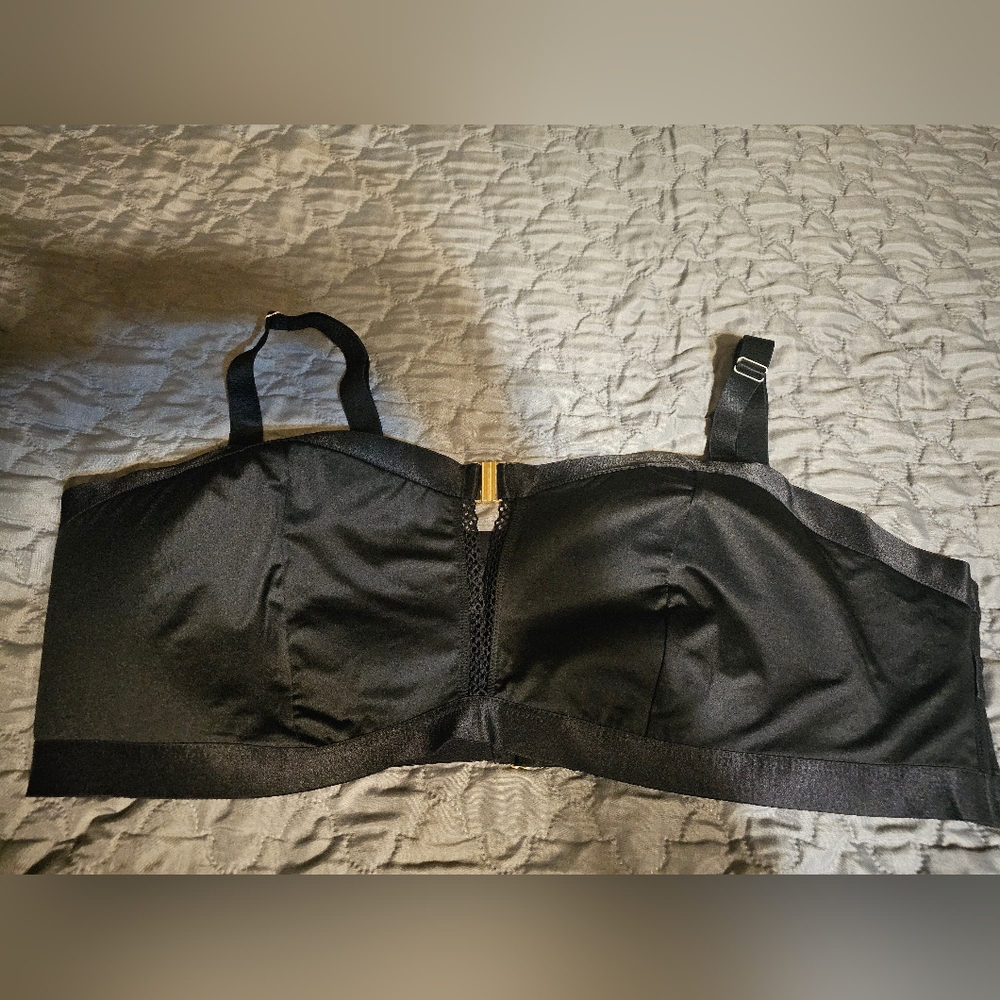 Black Bandeau Bra Torrid Size 4 NWT